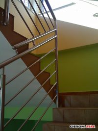 Balustrady klatki schodowej ze stali nierdzewnej - Budynek biurowy w Zamościu