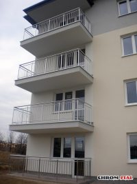 Balustrady balkonowe, poręcze klatki schodowej z chromoniklu - Rzeszów, ul. Iwonicka