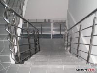Balustrady nierdzewne na klatkach schodowych w Instytucie Lotnictwa Warszawie
